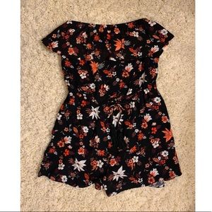 🌺 Floral Off the Shoulder Romper 🌺